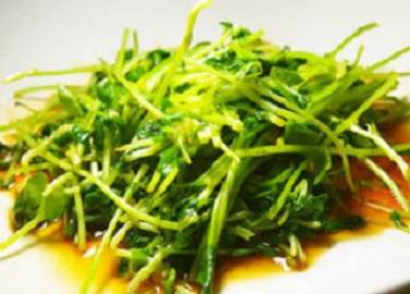 豆苗のニンニク醤油炒め